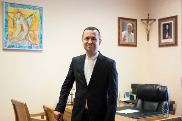 Rev. Mario Cosic ist Schuldirektor an der katholischen Privatschule Sankt Josef in Sarajevo.
