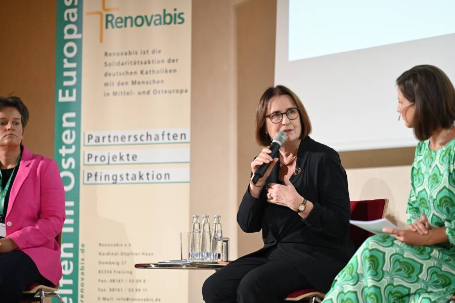 Dr Irina Scherbakowa - winner of the Nobel Peace Prize and co-founder of the human rights organisation Memorial.<br><small class="stackrow__imagesource">Source: Renovabis </small>