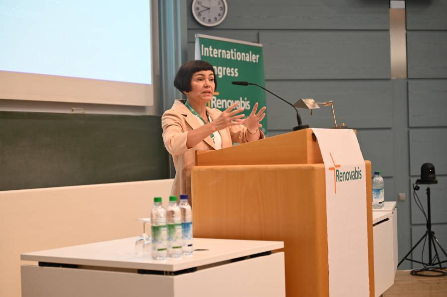 Gudrun Sailer moderated the morning of the first day of the congress. She is an Austrian Vatican journalist, author and TV presenter.<br><small class="stackrow__imagesource">Source: Renovabis </small>
