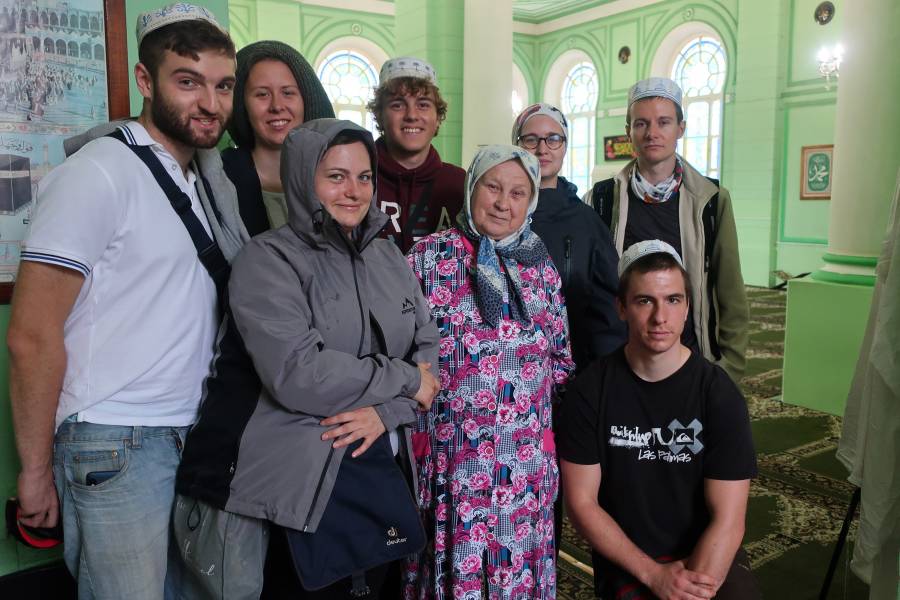 Menschen in einer Moschee