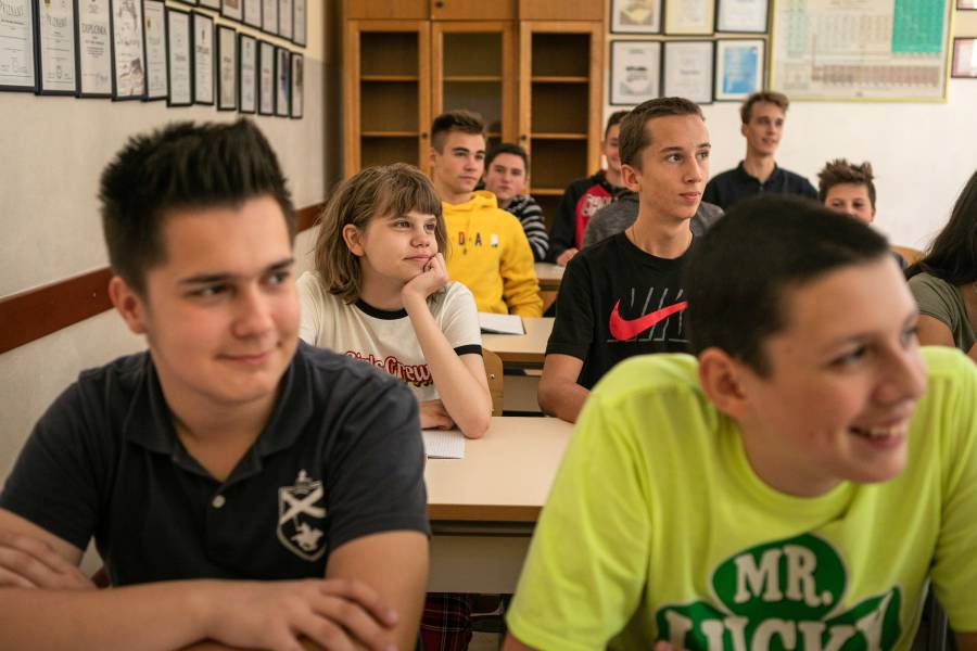 Jugendliche im Klassenzimmer