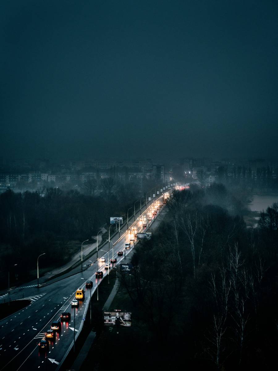 8:42 in Brest - Belarus hat Moskauer Zeit und und stellt wie Russland nicht auf Winterzeit um - als Konsequenz wird es im Winter erst gegen 9:30 hell