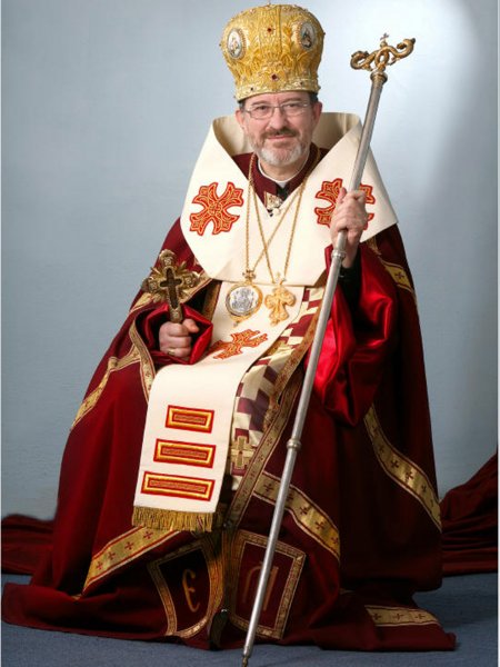 Bischof Milan Šášik in liturgischer Kleidung