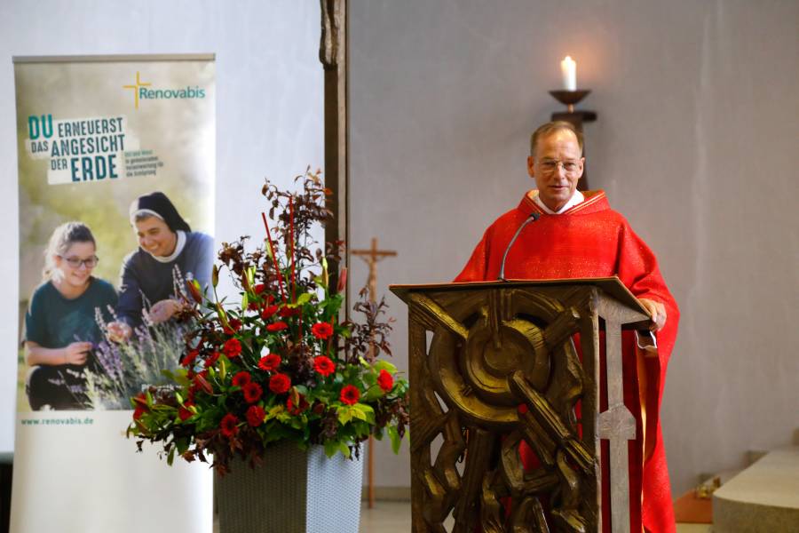Pfarrer Christian Hartl während des Abschluss-Gottesdienstes