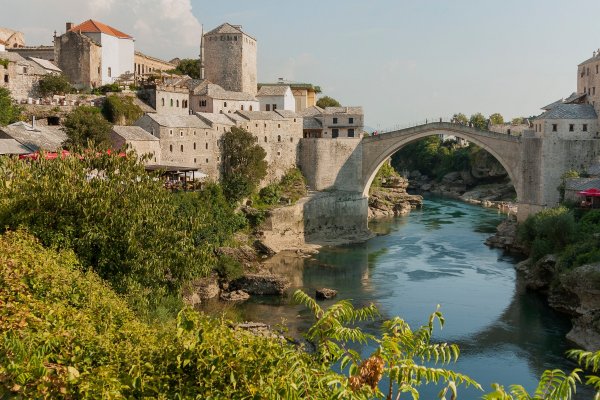 Stari most („Alte Brücke“) ist das namensgebende Wahrzeichen der Stadt Mostar in Bosnien-Herzegowina.