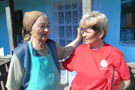 Caritas-Hauskrankenpflegedienst besucht alte Frau