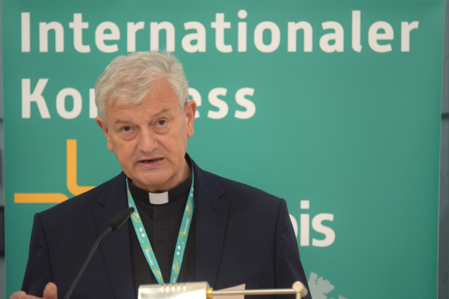 Prälat Dr. Arnold Drechsler, langjähriger Caritas-Direktor aus Opole, Polen: „Arbeitsmigration ist weder gut, noch schlecht, sondern ist das, was wir daraus machen. Sie bietet Chancen und Gefahren; wir müssen sie menschlich gestalten.“<br><small class="stackrow__imagesource">Quelle: Thomas Schumann, Renovabis </small>