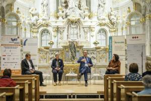 Gesprächspodium in der Dresdner Frauenkirche