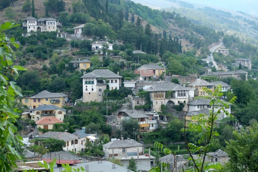 Blick auf die "Museumsstadt" Gjirokastra, UNESCO Weltkulturerbe