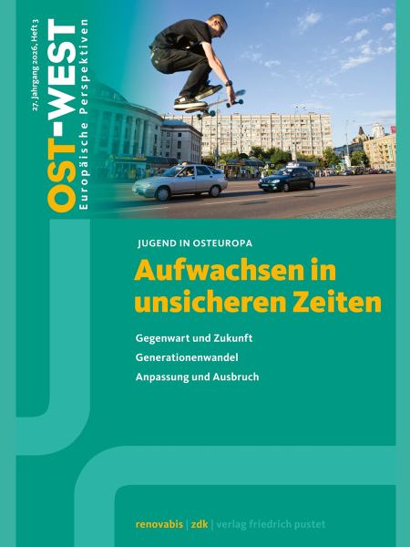 Die Abbildung zeigt das Cover von Ausgabe 3/2026 der Zeitschrift "OST-WEST. Europäische Perspektiven" mit dem Titel "Aufwachsen in unsicheren Zeiten". Das Foto im oberen Bereich der Abbildung zeigt eine Straßenszene in einer Großstadt, bei der im Vordergrund auf einem Skateboard springend ein junger Mann und im Hintergrund zwei Autos und imposante Gebäude zu sehen sind. Zudem ist seitlich links das Logo der Zeitschrift abgebildet und im unteren Bereich die Logos der Herausgeber.