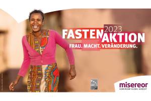 Plakat zur Misereor-Fastenaktion 2023, abgebildet ist eine junge Kleinbäuerin aus Madagaskar.