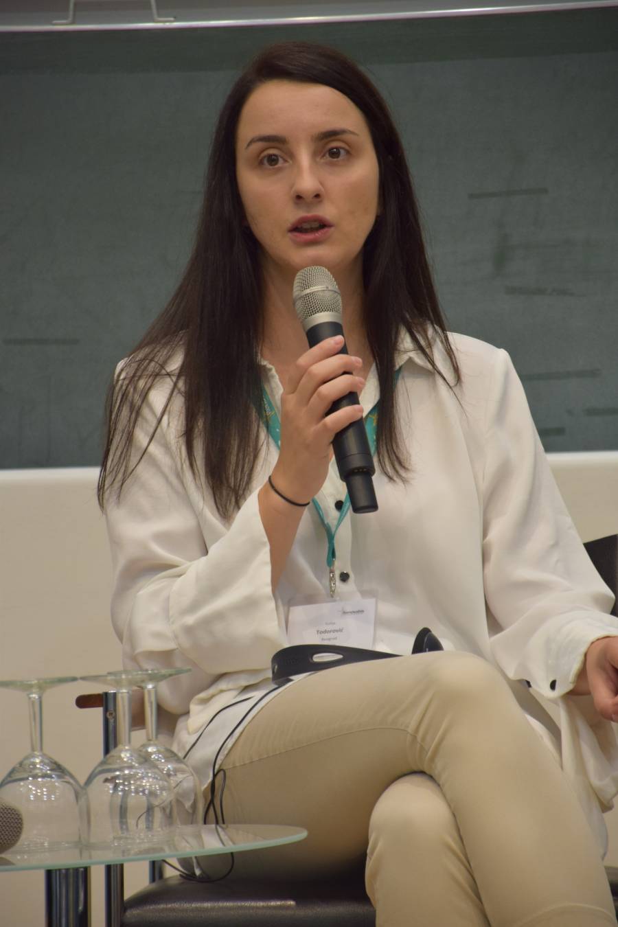 Sofija Todorović hat einen Bachelorabschluss der juristischen Fakultät der Universität Belgrad und arbeitet derzeit als Projektkoordinatorin für den Belgrader BIRN-Hub (Balkan Investigative Regional Reporting Network (BIRN Hub)).<br><small class="stackrow__imagesource">Quelle: Renovabis </small>