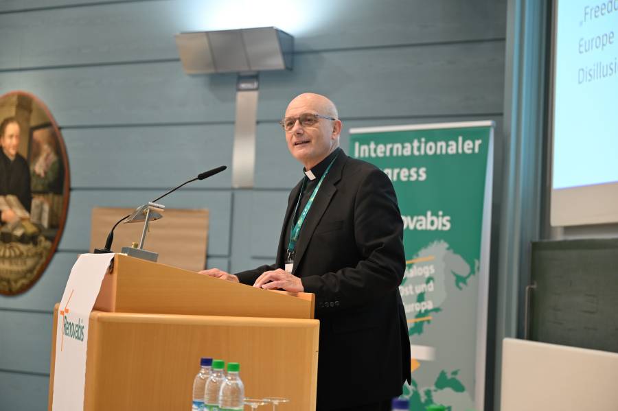 Renovabis-Hauptgeschäftsführer Prof. Dr. Thomas Schwartz sprach über die große Herausforderung unserer Tage: Wie muss Freiheit gesellschaftlich, politisch und sozial neu gedacht werden, damit auch in Zukunft in der Freiheit die Liebe durchstrahlt?<br><small class="stackrow__imagesource">Quelle: Renovabis </small>