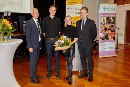 v.l.n.r.:, Dr. Matthias Rose (Hoffnung für Osteuropa), Hanno Gundert (n-ost), Irina Peter (Preisträgerin) und Dr. Markus Ingenlath (Renovabis).