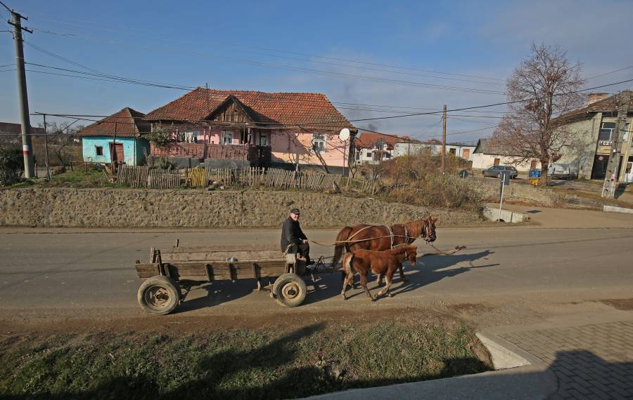 Straßenszene in ländlicher Region in Rumänien
