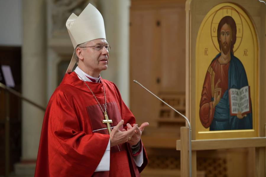 Weihbischof Sr. Stefan Zekorn bei der Predigt während des Pfingstgottesdienstes in der Überwasserkirche in Münster.<br><small class="stackrow__imagesource">Quelle: Yaroslav Tsytsyura </small>