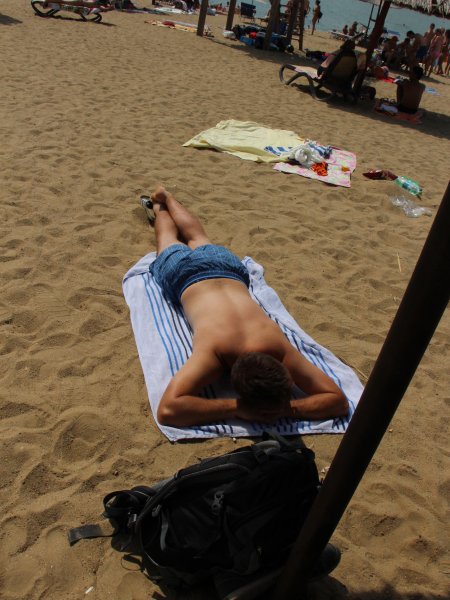 Jugendlicher am Strand