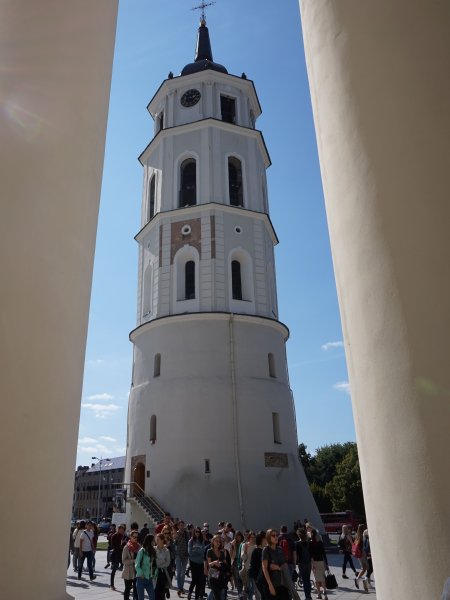 Der Glockenturm der 1801 fertiggestellten Kathedrale St. Stanislaus.