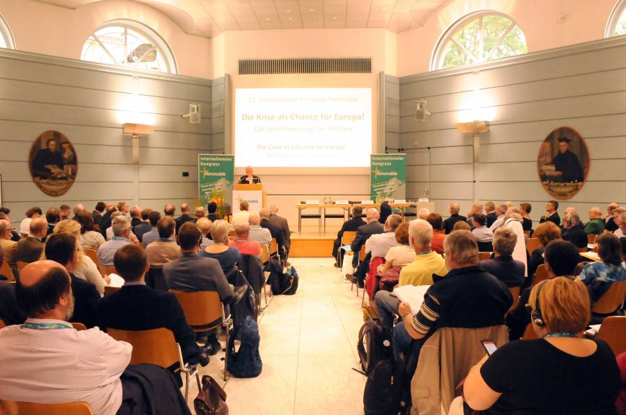 Gut gefülltes Auditorium: rund 200 Gäste aus 28 Ländern nahmen am Internationalen Kongress Renovabis teil.<br><small class="stackrow__imagesource">Quelle: Renovabis / Thomas Schumann </small>