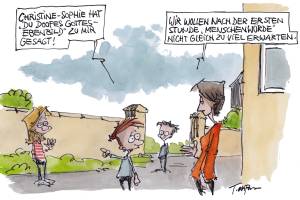 Unser Bild zeigt eine Karikatur von Thomas Plassmann: Eine Szene auf dem Pausenhof einer Schule, eine Junge deutet mit ausgestrecktem Zeigefinger auf ein Mädchen und beschwert sich: "Christine-Sophie hat 'Du doofes Gottesebenbild' zu mir gesagt!" Worauf die Lehrerin antwortet: "Wir wollen nach der ersten Stunde 'Menschenwürde' nicht gleich zu viel erwarten."