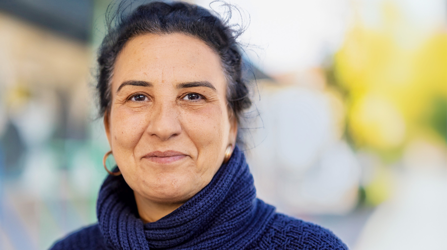 Elena, die Frau auf dem Aktionsplakat von Renovabis, setzt auf Bildung für ihre Enkel.<br><small class="stackrow__imagesource">Quelle: Achim Pohl </small>