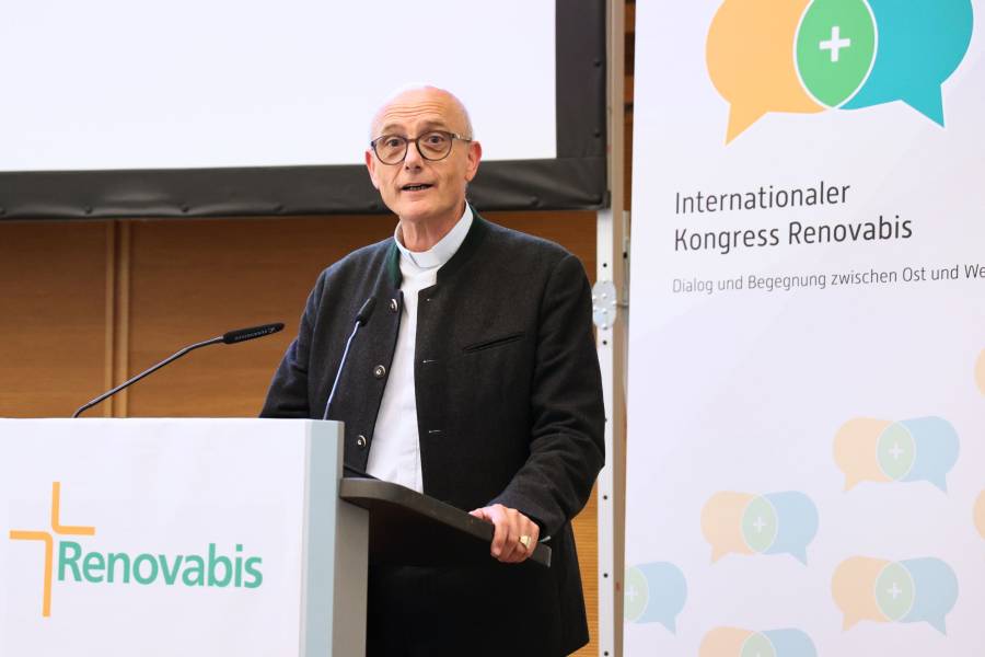 Renovabis-Hauptgeschäftsführer Prof. Dr. Thomas Schwartz bei seiner Ansprache zur Eröffnung des 29. Internationalen Renovabis-Kongresses in der Katholischen Akademie in Berlin.<br><small class="stackrow__imagesource">Quelle: Doris Breitsameter, Renovabis </small>