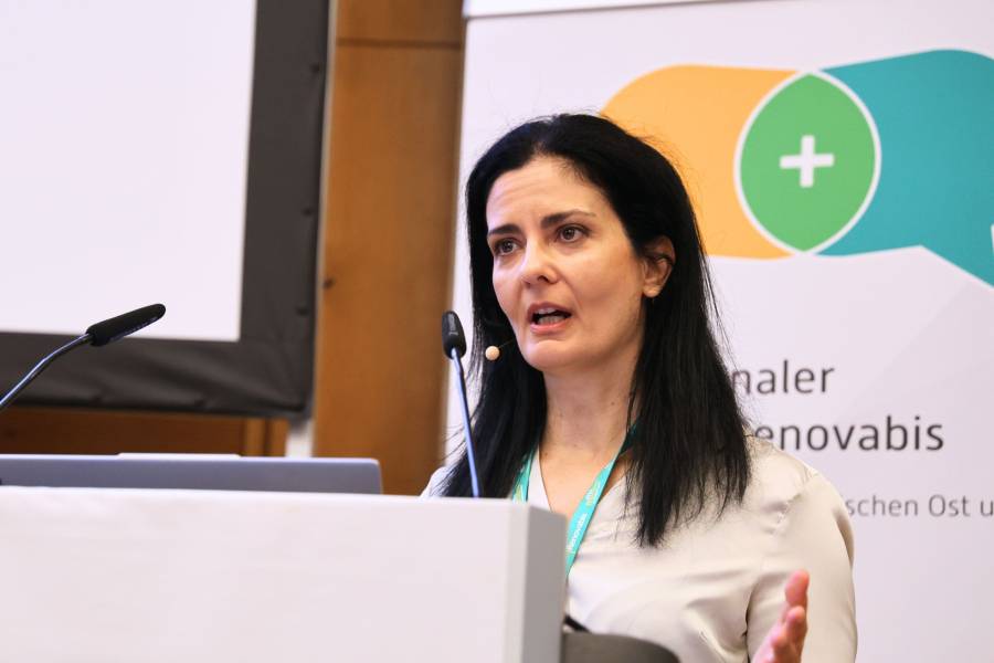 Diana Dimova von der Organisation „Mission Flügel“ in Stara Zagora, Bulgarien, berichtet im Länderfokus „Bulgarien“ über den Umgang mit Flüchtenden – zwischen Schengen-Grenzschutz und Menschlichkeit.<br><small class="stackrow__imagesource">Quelle: Doris Breitsameter, Renovabis </small>