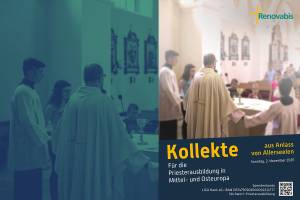 Das Bild zeigt eine katholische Messe, bei der ein Priester und junge Menschen um einem Altar stehen. Im Vordergrund ist der Rücken des Priesters zu sehen. Rechts im Bild ist ein Plakat zur Ankündigung der Allerseelenkollekte.