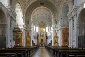 Innenraum der Jesuitenkirche St. Michael