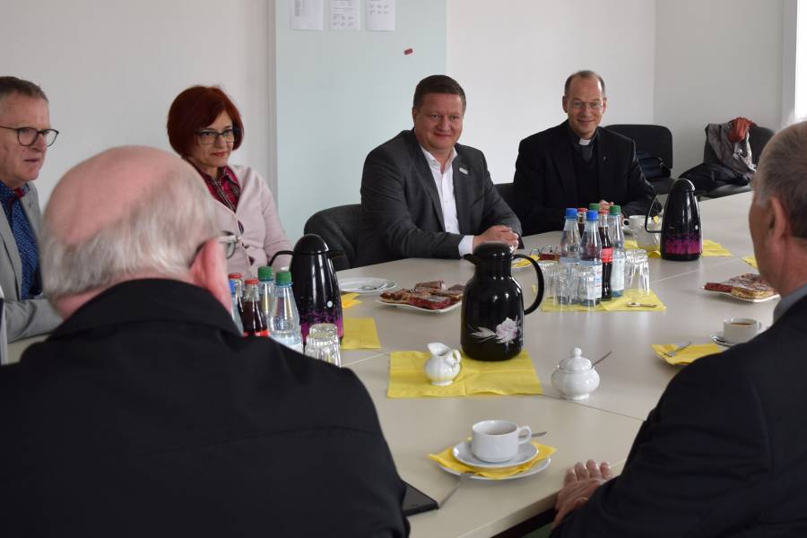 Die Renovabis-Delegation zu Gast bei Bürgermeister Thomas Spielmann in Heiligenstadt (2.v.r.).