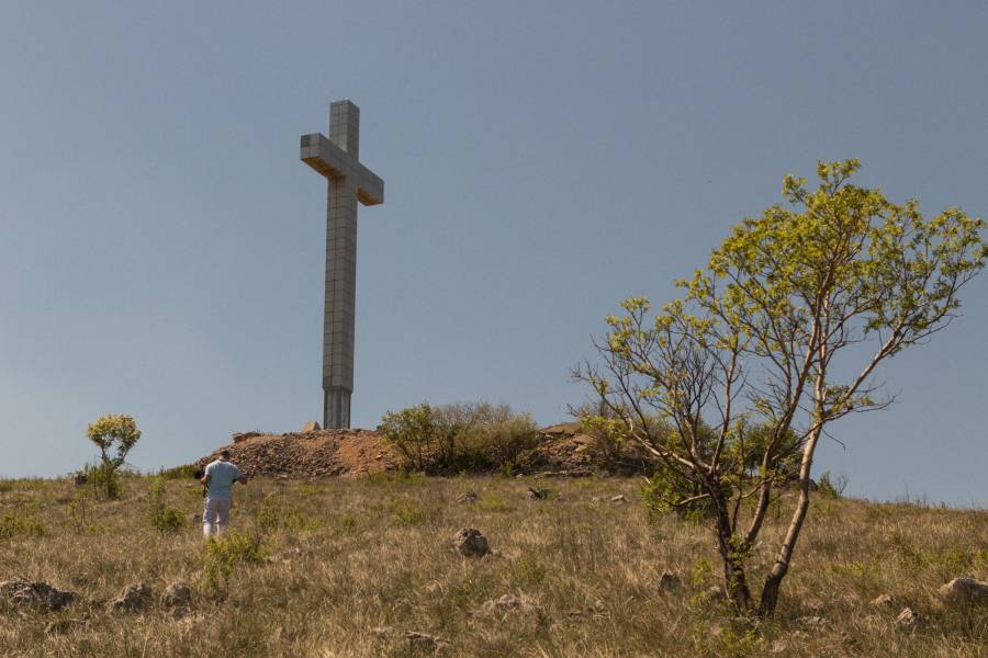 Südlich von Mostar befindet sich der Berg Hum. Auf dem Gipfel befindet sich ein 33 Meter hohes Kreuz.