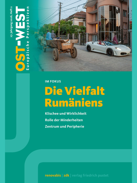 Die Abbildung zeigt das Cover von Ausgabe 2/2026 der Zeitschrift "OST-WEST. Europäische Perspektiven" mit dem Titel "Die Vielfalt Rumäniens". Das Foto im oberen Bereich der Abbildung zeigt eine Straßenszene in Rumänien, bei der ein von einem Pferd gezogener und von einem Mann gesteuerter hölzerner Wagen an einem weißen Luxus-Sportwagen vorbeifährt. Zudem ist seitlich links das Logo der Zeitschrift abgebildet.