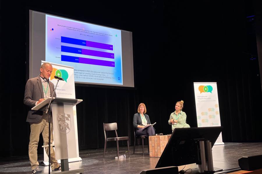 Hugo Gloss vom DEKK Institut und Social Cohesion Research Centre in Bratislava spricht über gesellschaftlichen Zusammenhalt in Mittelosteuropa beim Internationalen Renovabis-Kongress.<br><small class="stackrow__imagesource">Quelle: Renovabis </small>