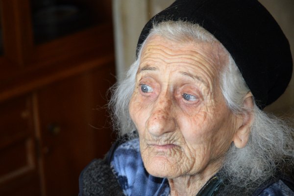 Portrait einer alten Frau in Armenien