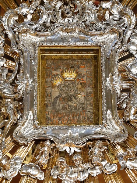 Das Gnadenbild im Altar der Wallfahrtskirche Maria Radna. Seit 1989 erleben Pilgerfahrten nach Maria-Radna einen neuen Aufschwung.