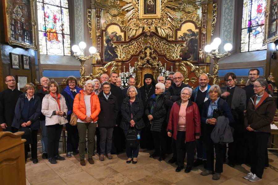 Die Renovabis-Pilger nach dem Gottesdienst im byzantinischen Ritus in Mariápócs in Ungarn.