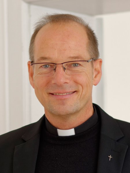 Renovabis-Hauptgeschäftsführer Pfarrer Dr. Christian Hartl