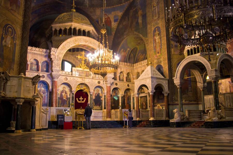 Innenraum und Ikonostase der Alexander-Newski-Kathedrale in Sofia