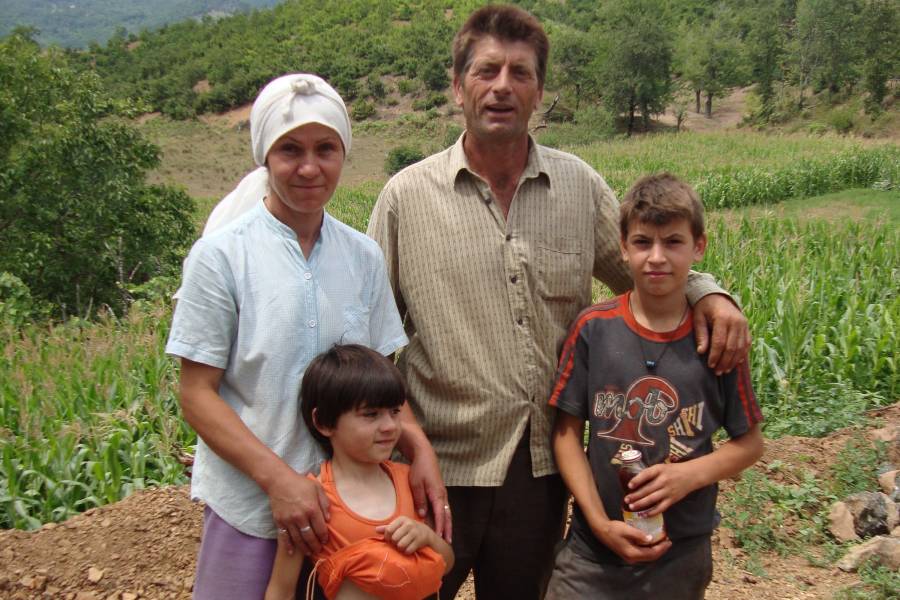 Familie in den Bergen Nordalbaniens