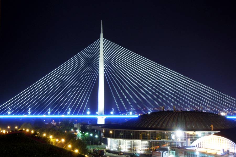 Brücke bei Nacht