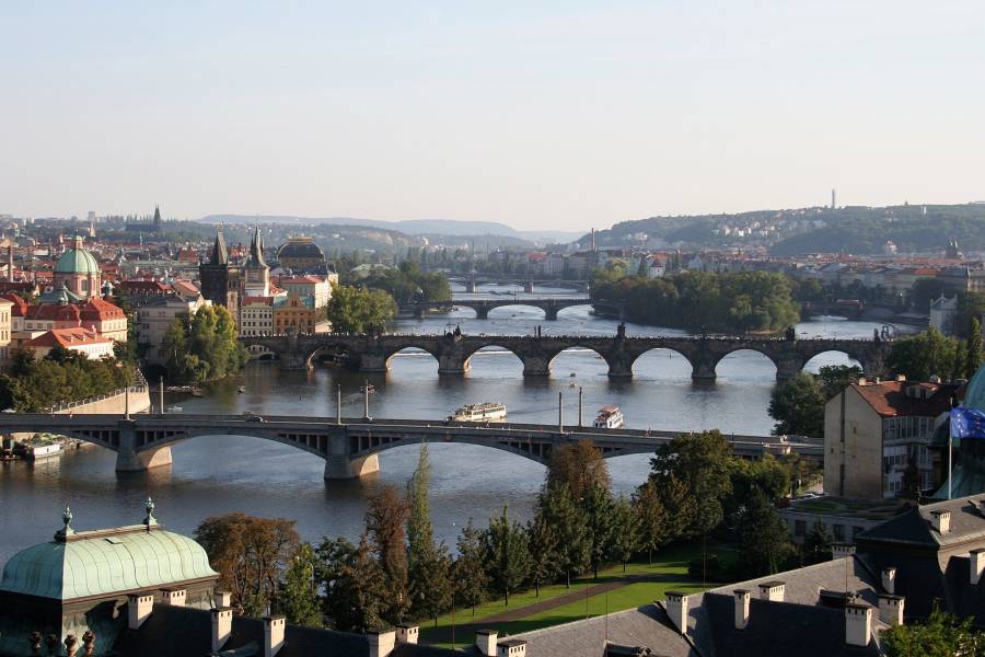 Dier Moldau-Brücken in Prag