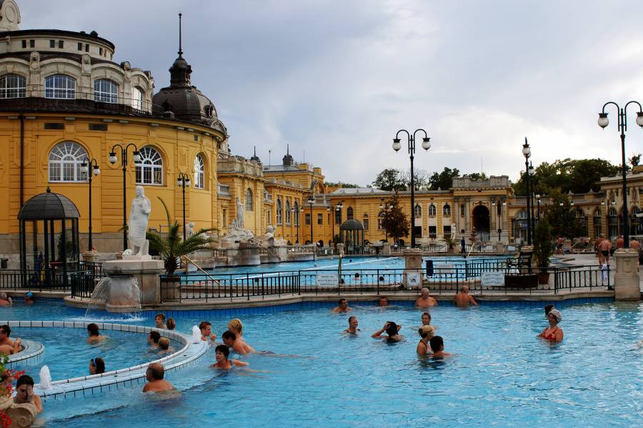 Das Széchenyi-Heilbad in Budapest