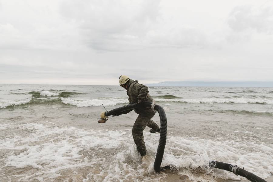 Übungseinsatz im Trainingscamp für Freiwillige Waldbrandbekämpfer am Baikalsee in der Nähe von Ust'Barguzin.